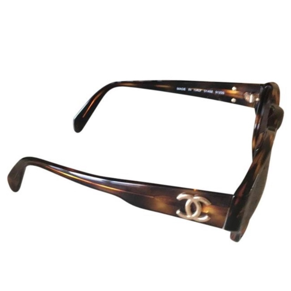 CHANEL logo sunglasses